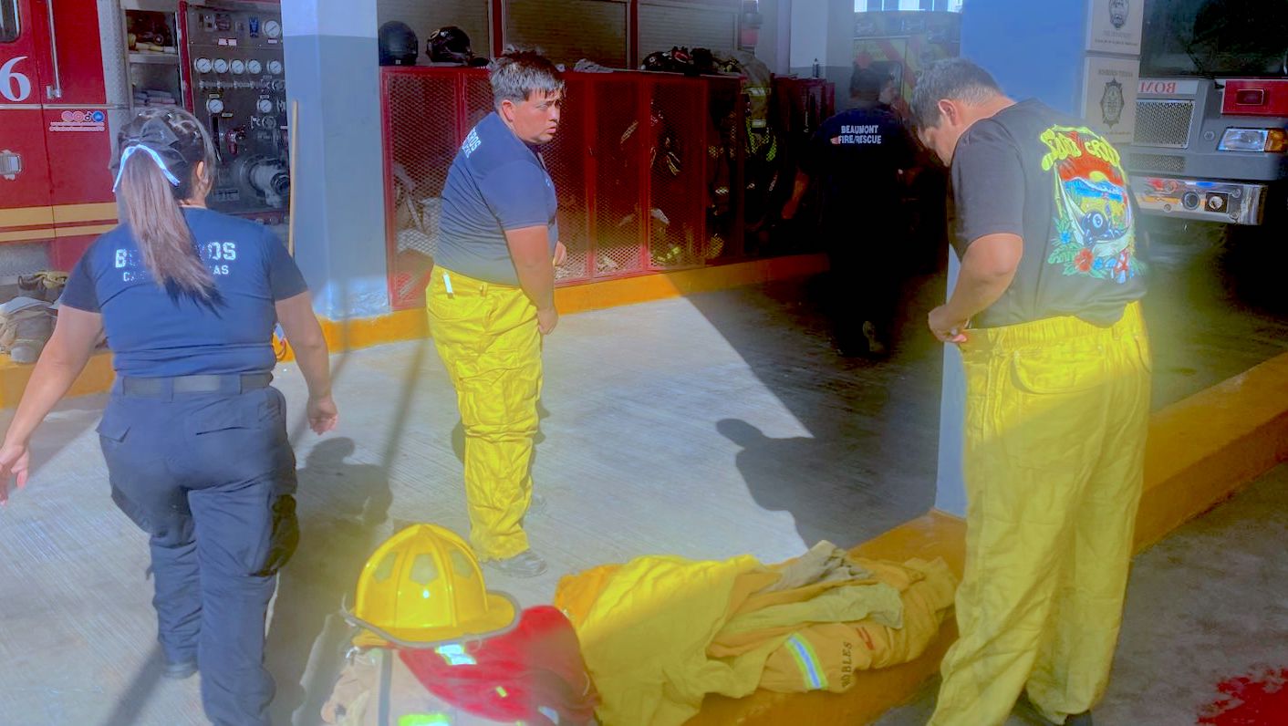 Bomberos Cabo San Lucas envía personal y apoyo a incendio forestal en SJC