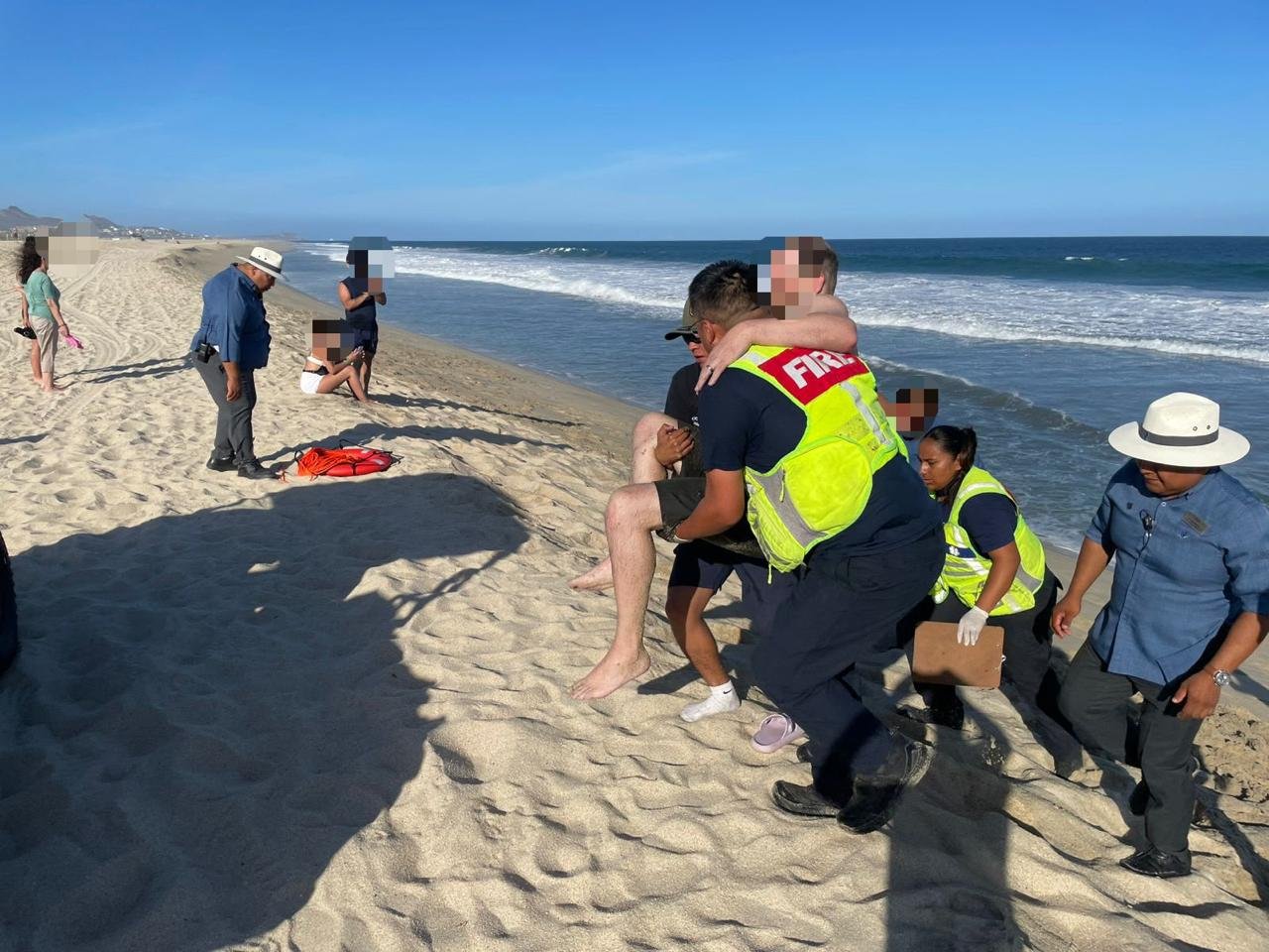 Rescatan a turista estadounidense en playa del corredor turístico de San José del Cabo
